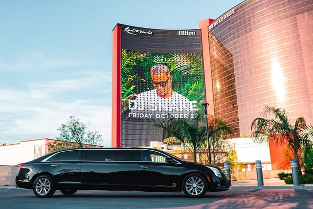 arrival-transfer-private-luxury-8-passenger-limousine-service-in-las-vegas_1